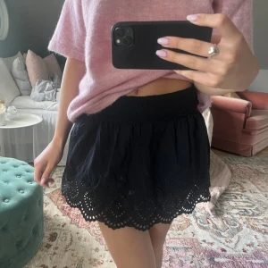 Kjol - Supersöt svart kjol från zara💓