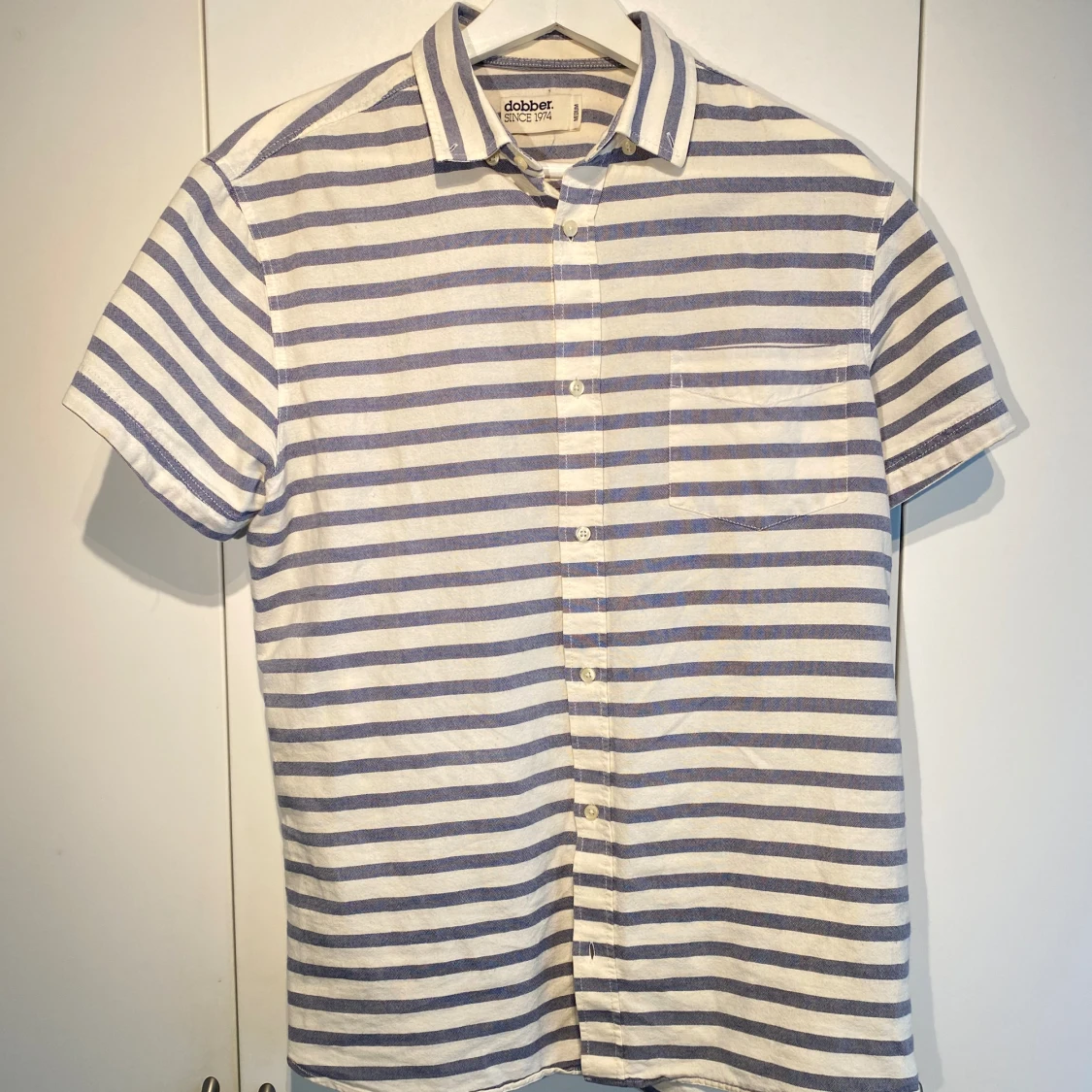 Kortärmad randig skjorta från Dobber