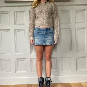 Tjocktröja Other Stories - Så fin tröja från Other stories som tyvärr inte kommer till användning. Den är så fin men har redan flera liknande, därav säljer jag! HELT OANVÄND!!! 💗