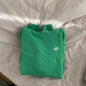 Jättefin grön Nike Hoodie som bara är använd någon gång 💚
