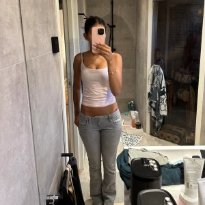 Ltb jeans - Kollar intresset på mina gråa ltb jeans. Köpta på plick men har själv inte användt de så mycke. Storlek 26/32 och de passar mig i längden som är 1,65🥰 