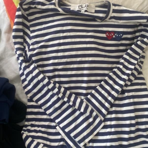 CDG långarmad t-shirt - Storlek small. Bra skick