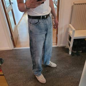 Ett par schyssta Wrangler jeans i storlek W34 L34🤠 Förhandlingsbart pris Skriv i dm vid behov av mer bilder eller vid minsta lilla fundering!😃