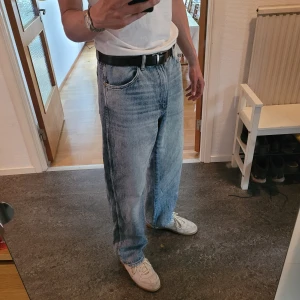 Wrangler Redding Denim - Ett par schyssta Wrangler jeans i storlek W34 L34🤠 Förhandlingsbart pris Skriv i dm vid behov av mer bilder eller vid minsta lilla fundering!😃