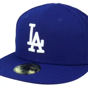 Säljer denna helt nya keps då den inte passa mitt huvud, så har ingen användning för den. Kepsen heter (Los Angeles Dodgers Authentic On-Field 59Fifty Royal/White Fitted - New Era) och är i storlek 58,7 cm. Hör av dig vid frågor eller funderingar! 