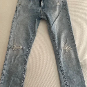 Skinny jeans  - Slitna Skinny jeans, replay. Storlek 26.   Har inga bilder på. 