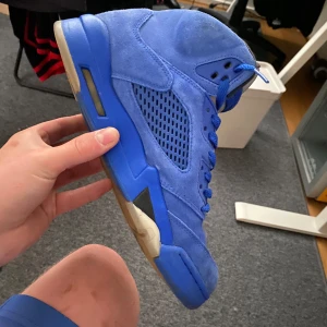 Jordan 5 blue  - Använda några gånger köpta från sneakerhyllan i Göteborg 
