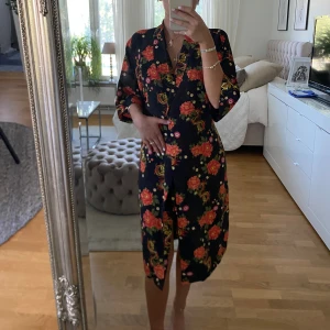 Kimono  - Helt ny kimono som inte kommer till användning. Lapparna är bortklippta men passar mig som bör S/M