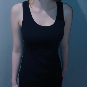 Ett linne med breda band - Small. Skick är bra.