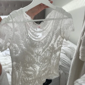 Spets tröja  - Super söt spets tröja! Köpt secondhand❤️ stl xs 