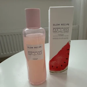 Glow Recipe Toner - Säljer denna toner från Glow recipe då den inte funkar för min hy. Använt en del men skulle säga att det finns ungefär 85% kvar🩷 150ml