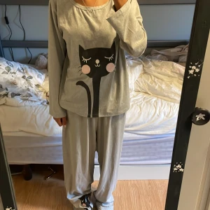 Sovkläder - Använt 3 gånger typ Inga hål/fläckar  Skriv vid funderingar