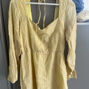 Nelly klänning  - Så otroligt fin klänning från Nelly, OANVÄND! 