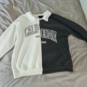 Tjocktröja  - Snygg lite vintage tjocktröja som är för liten för mig så jag säljer den vidare✨️