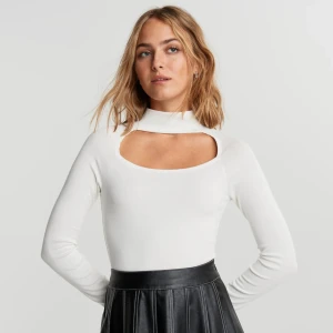 Topp Gina  - Topp från Gina Tricot 2020, prislapp kvar. Aldrig använd. Har samma i röd och svart. 