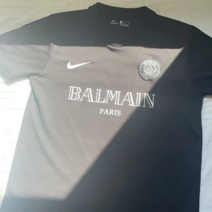 Balmain Paris tröja - Kom privat för fler bilder, pris kan även diskuteras