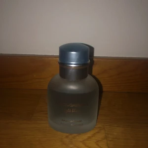 Dolce Gabbana light blue intense - Säljer min Dolce Gabbana light blue intense då jag inte använder den längre, knappt använd. Är i 50 ml Köpt för 670. Mitt pris: 500
