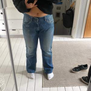 Straight Lowwaist jeans 🤩 Lite owersized men sitter bra vid midja och bak Uppskattad storlek 40 