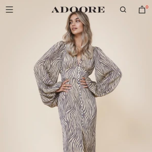 Byte Adoore positano - Jag har en adoore positano klänning i zebramönster i storlek 38 som jag vill byta mot en i 36. Helt oanvänd och i perfekt skick. Lappar kvar 