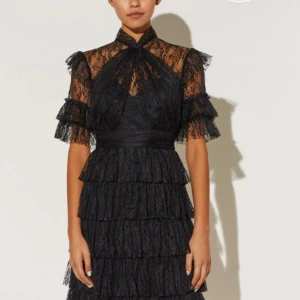 By malina klänning  - Säljer denna super snygga klänningen från by malina, den är helt oanvänd och är i modellen liona. Kan tänka mig byta mot en annan model!❤️ pris kan diskuteras!❤️