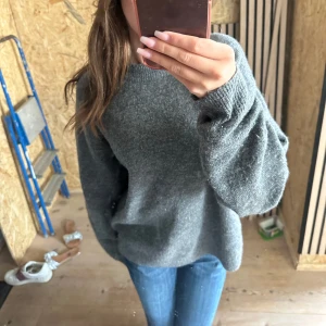 Skit snygg stickad tröja - Säljer min skit snygga stickade tröja från HM då den inte kommer till användning längre. (Inte nopprig)