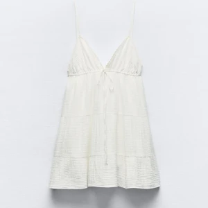 Zara klänning - intressekoll på denna skit fina klänningen från zara som är helt ny med prislapp kvar, helt slutsåld 