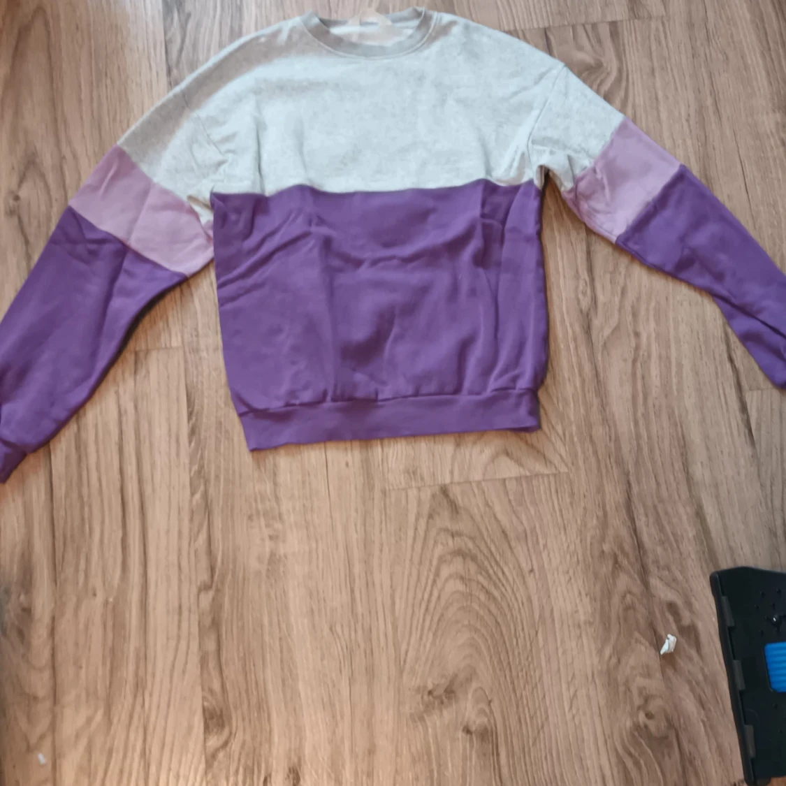 En bunt tjocktröjor  - 91