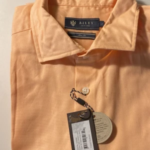 Skjorta  - En Riley skjorta i en ny skicka  Strl L