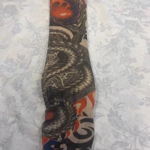 Armstrumpa med Tatuering Mönster  - Supersträcka  49kr/st 