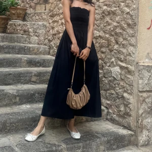 Klänning  - Säljer min svarta klänning 🖤 använd Max 2 gånger. Priset går att diktera 