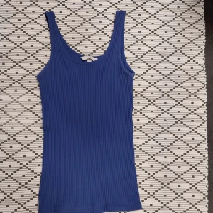 Blåt linne💓 - Är i stolek M men passar som S. Den är i väldigt bra skick💞