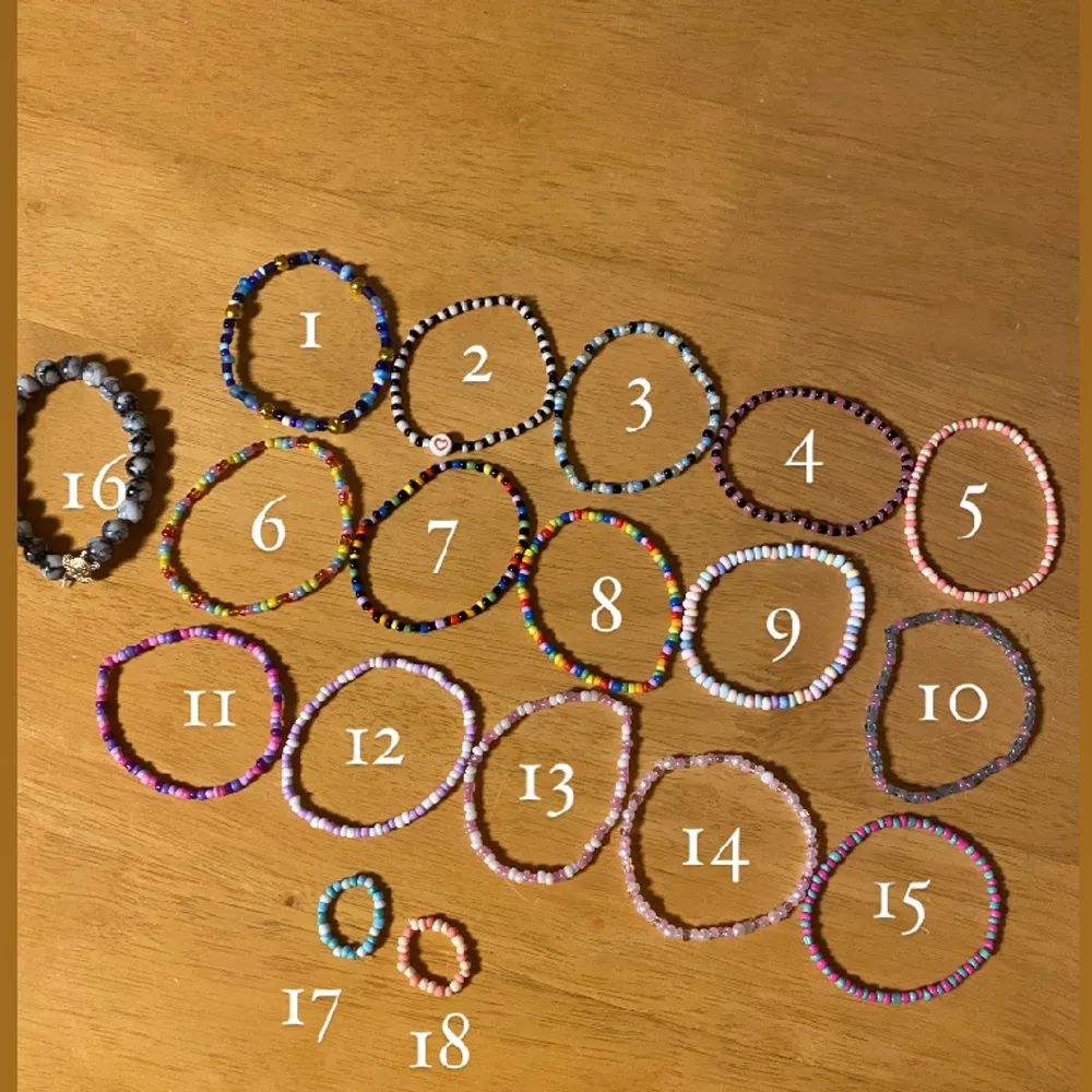 Egengjorda armband i olika färger (+2st ringar)  1 för 20kr eller 3 för 50kr🤩. Accessoarer.