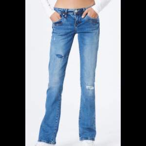 Säljer dessa as snygga lågmidjade jeans från Ltb, nästan helt oanvända och köpta för cirka 700!