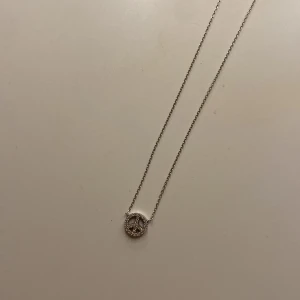 Silver halsband  - Säljer det här super fina halsbandet! 