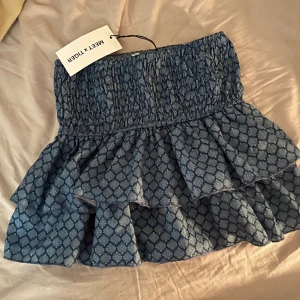 Meet X Tiger kjol  - Säljer en helt oanvänd superfin kjol från Meet X Tiger då den tyvärr inte passar mig. Strl xs 💜 säljer för 150:-