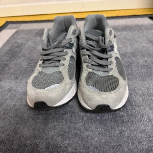 New balance 2002 - Ett par NB skor som är i gott skick. Storlek 44. 