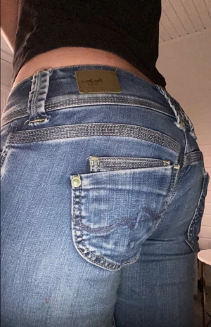 Pepe jeans  - Lågmidjade jeans från märket pepe i model VENUS. Kom privat för fler bilder, tror storleken är ca S men skriv för att få exakta mått. Skriv inan du köpen 