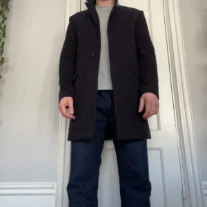 Rock Kenzo (48) - Rock från Kenzo inköpt i butiken i Milano storlek 48/M blå med svarta slag och ljusblå grage