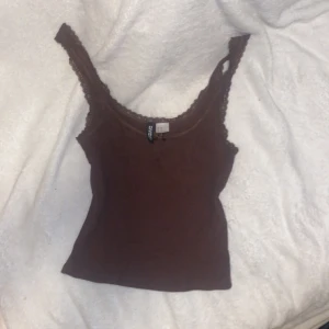 Brunt linne - Ett jätte fint brunt linne jag köpte från H&M för ungefär ett år sedan