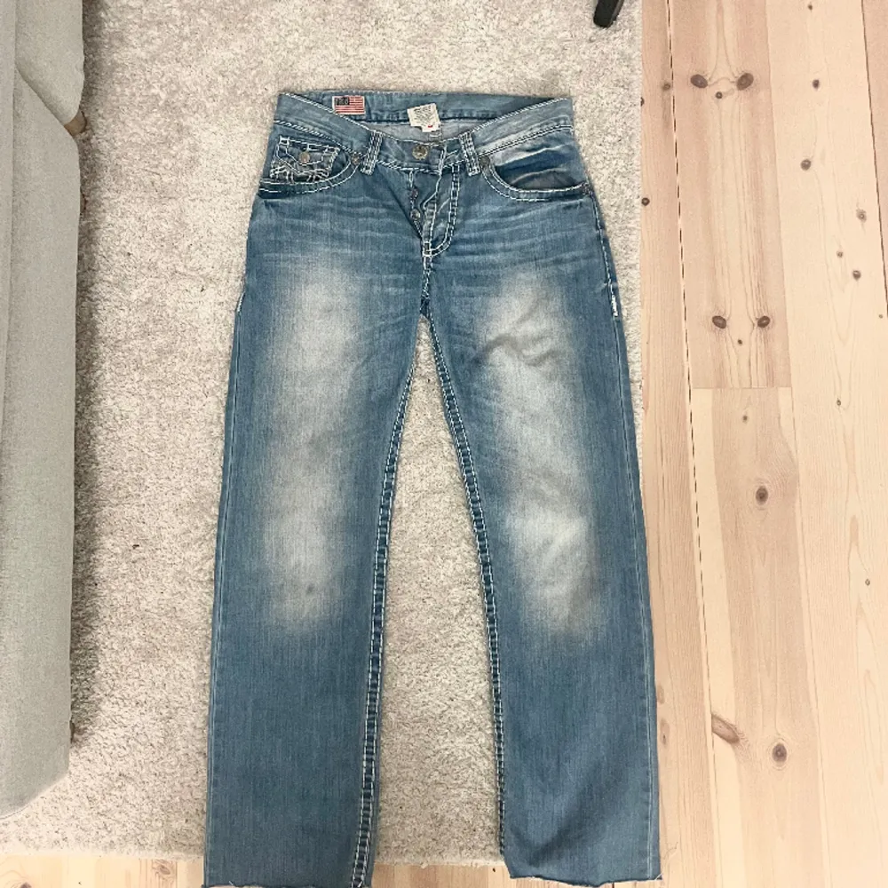 True religion jeans i storlek 31. 600kr + frakt. Använd gärna köp nu💕 . Jeans & Byxor.
