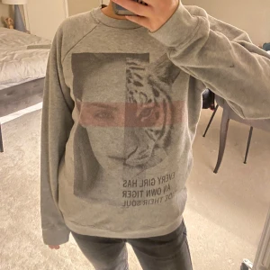 Jättenajs tjocktröja - Så cool tjocktröja från märket bullfinch, säljs ej längre. Säljer pga att den inte kommer till användning. Strl M men sitter som en S