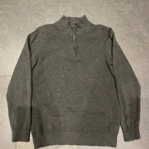 Halv zip  - Skick: nyskick/begagnad