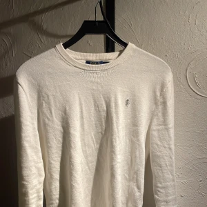 Stickad Ralph lauren tröja  - Säljer en snygg raffe tröja som är i väldigt bra skick.