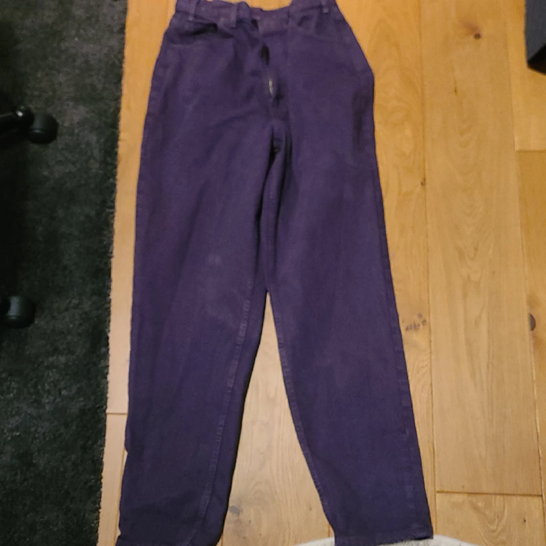 Baggy levis i lila färg
