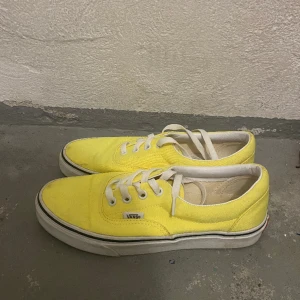 Vans  - Fantastiska gula Vans! I princip oanvända 💛