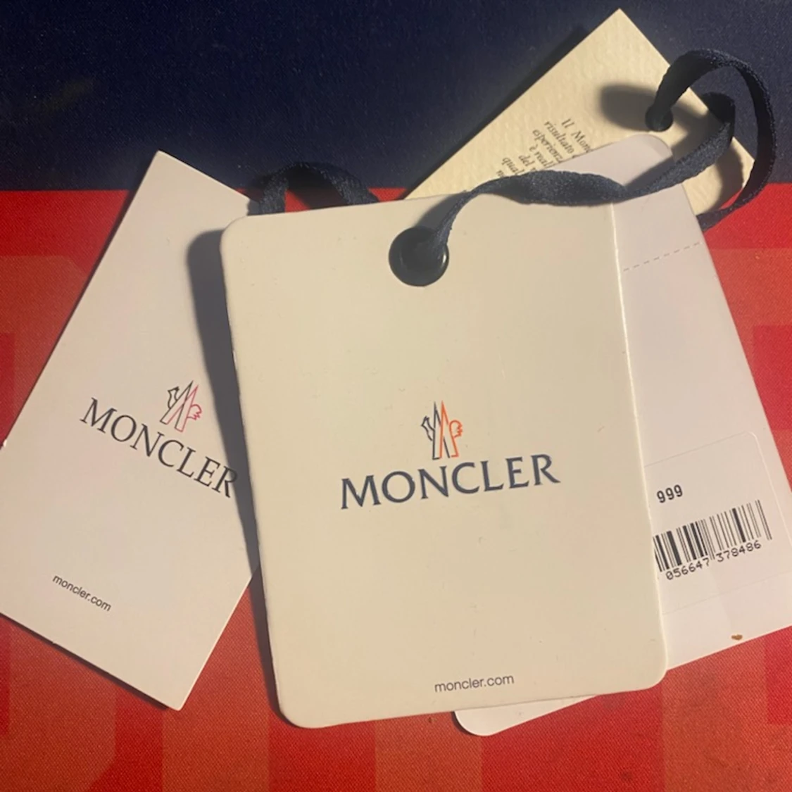 Moncler mössa