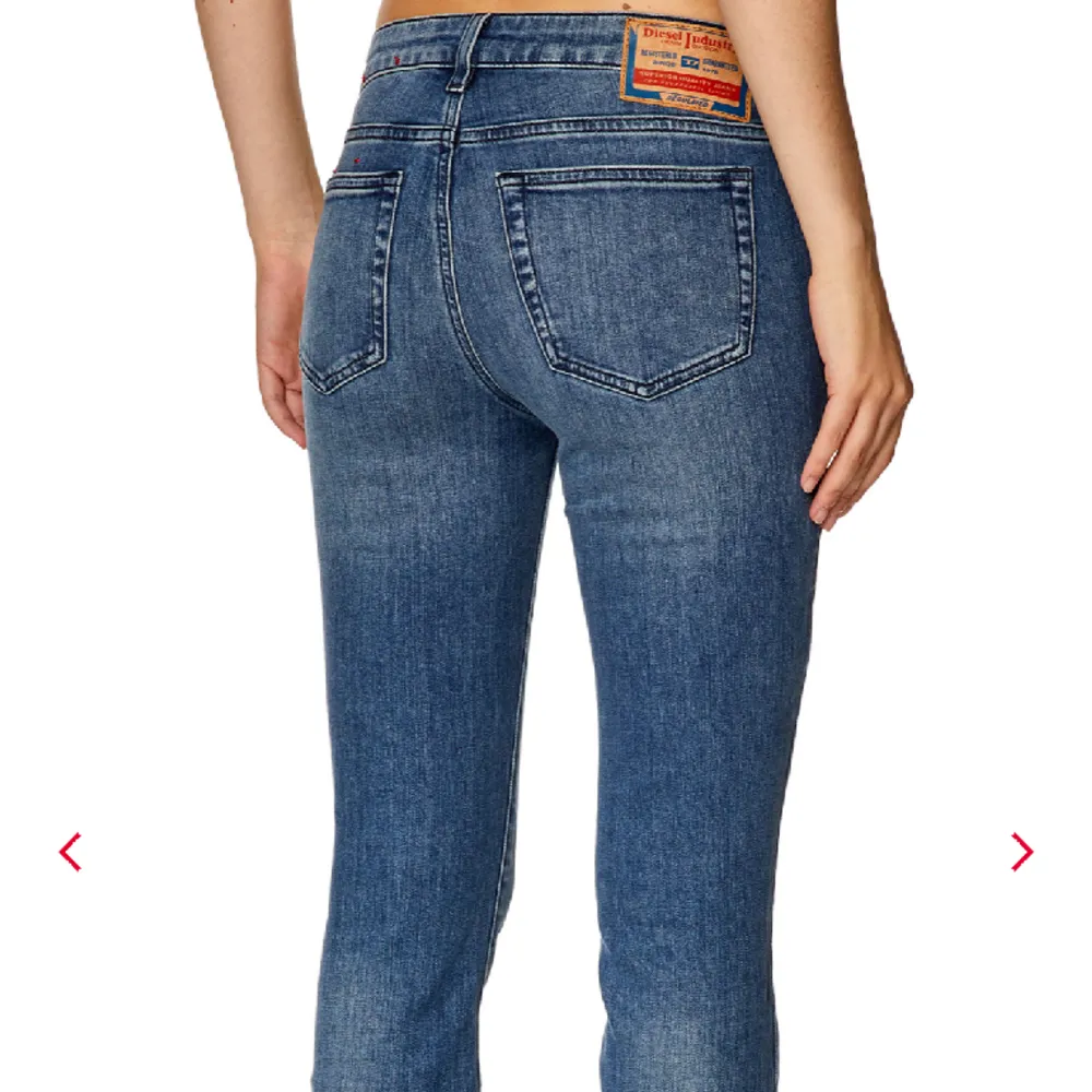 Säljer mina asnygga diesel jeans, aldrig använda. Storlek 32/34. Midjemått ca 80 cm, innerbenslängd 90 cm. Går att vika upp eller klippa av. Nypris 2000kr. Jeans & Byxor.