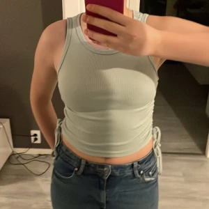 Sage grön topp - Nytt skick, oanvänd, stretchig, justerbar 