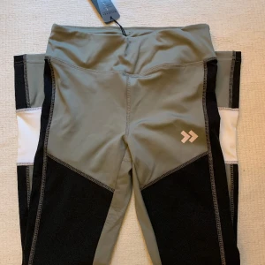 Ljusgröna träningsbyxor  - Helt nya träningsbyxor från Lager 157. Säljer då de inte riktigt passar mig❤️