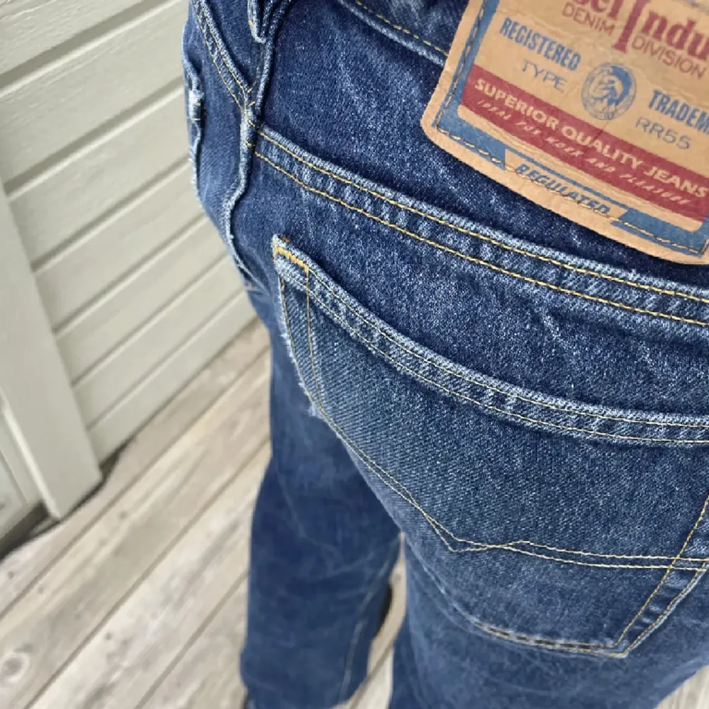 Tjena,säljer mina Diesel jeans skick 9/10 straight fit . Jeans & Byxor.